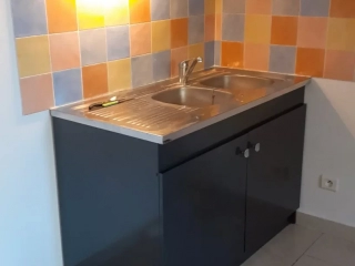 Habillage adhésif pour meuble de cuisine